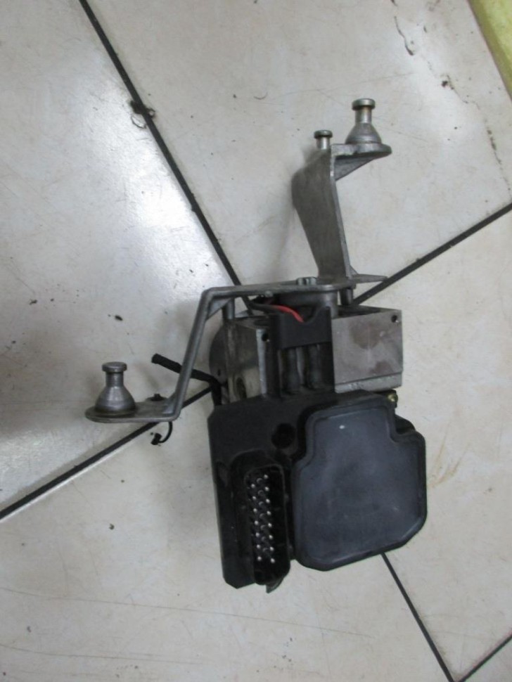 Блок ABS MERCEDES-BENZ S-класс W220 (1998 - 2005) фото 1 — Разборка Мерседес