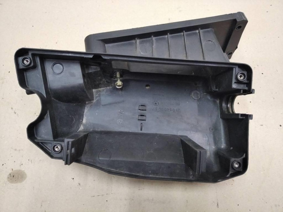 Корпус блока предохранителей MERCEDES-BENZ E-класс W210/S210 (1995 - 1999) фото 1 — Разборка Мерседес