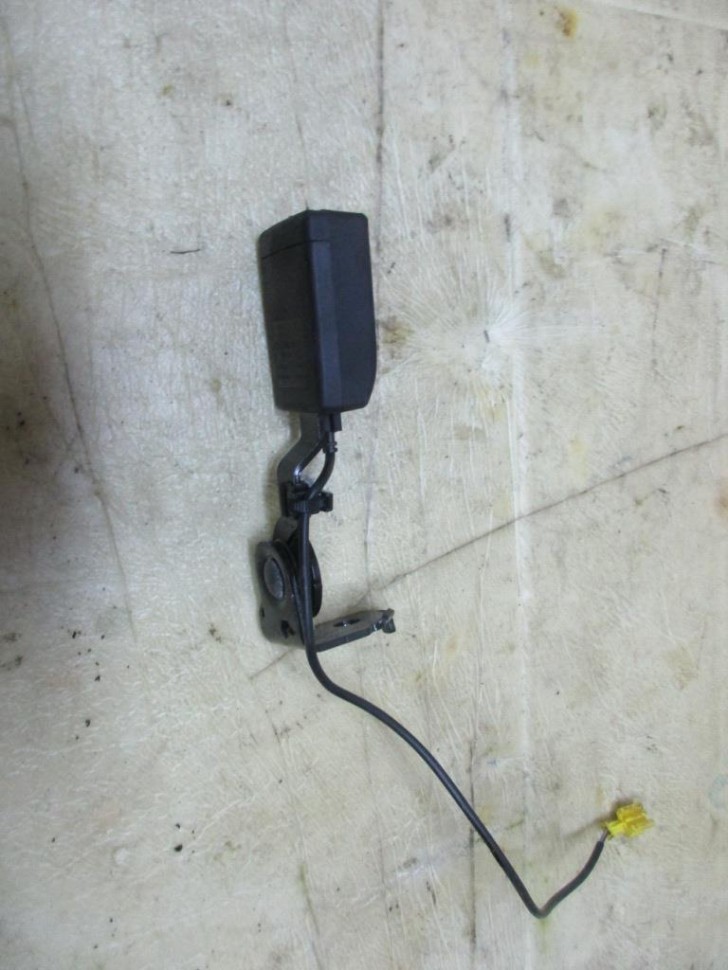 Замок ремня безопасности MERCEDES-BENZ M-класс W166 (2011 - 2015) фото 1 — Разборка Мерседес