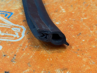 Уплотнитель моторного отсека MERCEDES-BENZ E-класс W124/S124/C124/A124 (1984 - 1997) — Разборка Мерседес