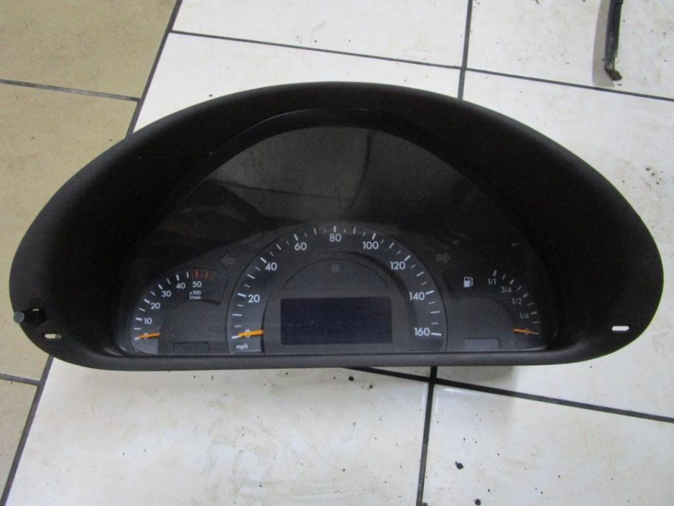 Щиток приборов MERCEDES-BENZ C-класс W203/S203/CL203 (2000 - 2004) фото 1 — Разборка Мерседес