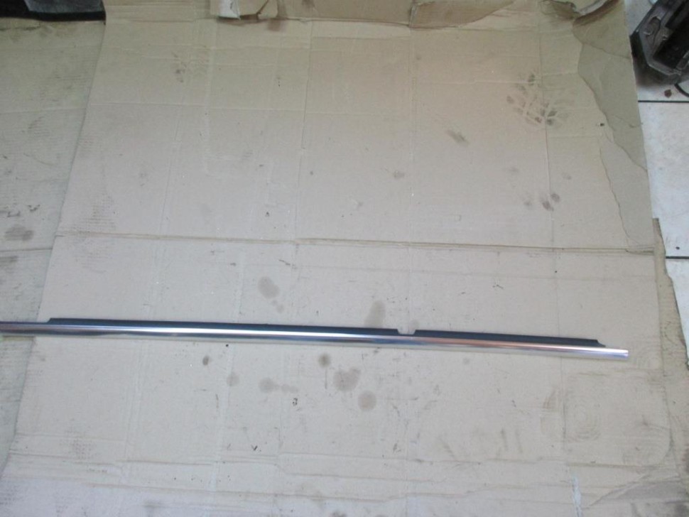 Молдинг стекла двери MERCEDES-BENZ E-класс W212/S212/C207/A207 (2009 - 2013) фото 1 — Разборка Мерседес