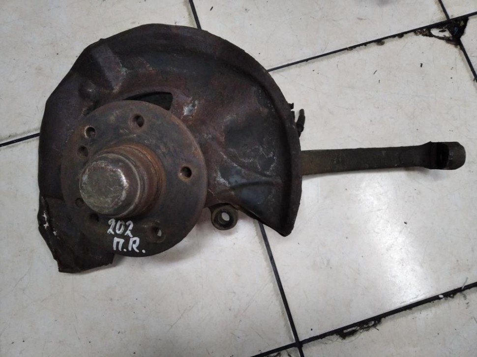 Кулак поворотный передний правый MERCEDES-BENZ C-класс W202/S202 рестайлинг (1997 - 2001) фото 1 — Разборка Мерседес