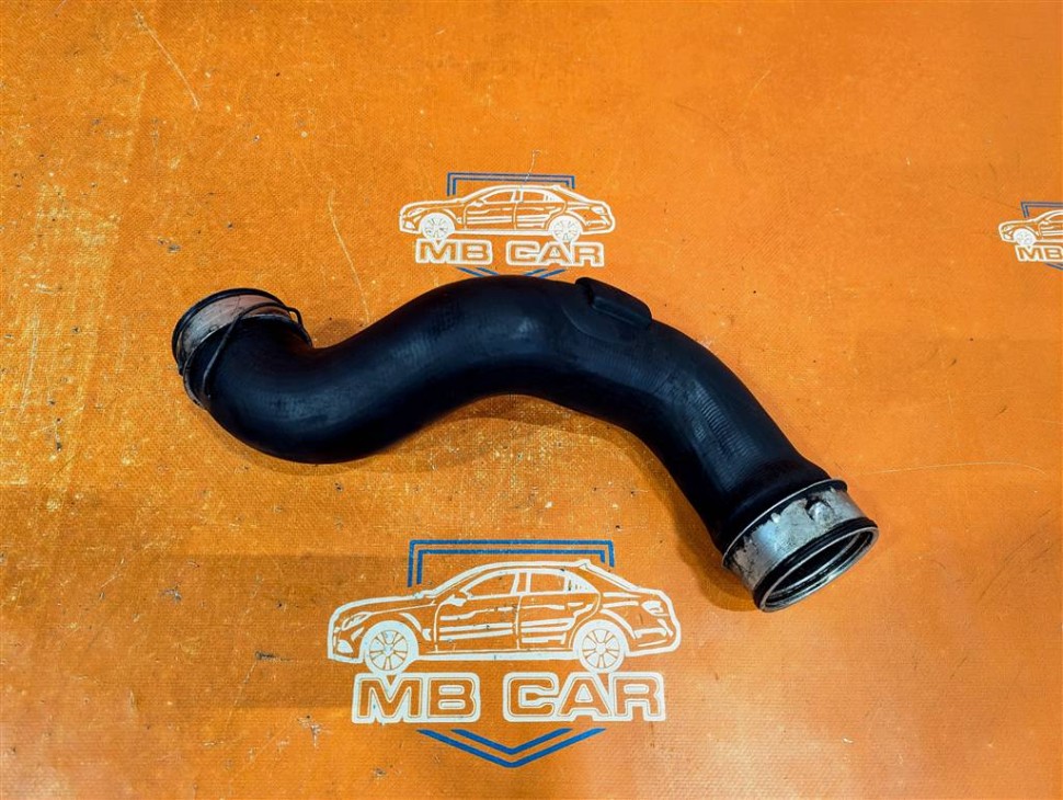 Патрубок интеркулера MERCEDES-BENZ S-класс W220 (1998 - 2005) фото 1 — Разборка Мерседес