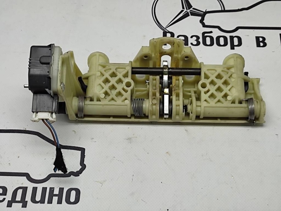 Механизм подголовника MERCEDES-BENZ E-класс W211/S211 (2002 - 2006) фото 1 — Разборка Мерседес