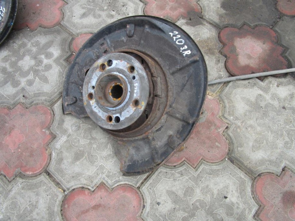 Кулак подвески задний правый MERCEDES-BENZ S-класс W220 (1998 - 2005) фото 1 — Разборка Мерседес