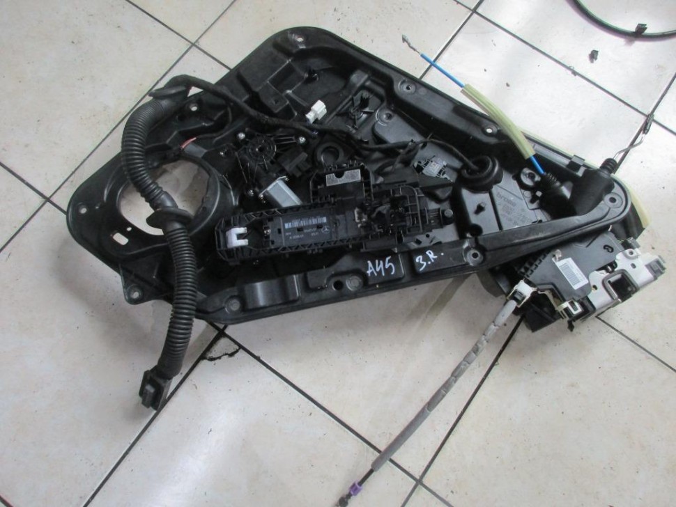 Стеклоподъемник задний правый MERCEDES-BENZ A-класс AMG W176 (2013 - 2015) фото 1 — Разборка Мерседес