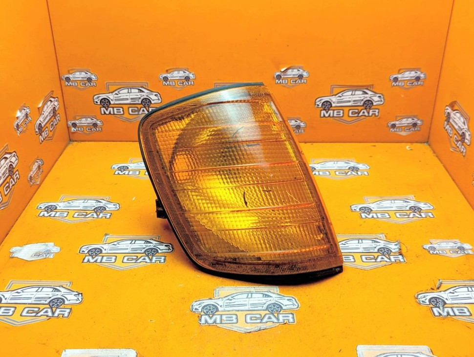 Поворотник правый MERCEDES-BENZ E-класс W124/S124/C124/A124 (1984 - 1997) фото 1 &mdash; Разборка Мерседес