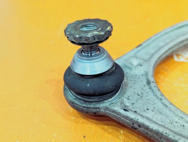 Рычаг передний верхний MERCEDES-BENZ C-класс W205/S205/C205/A205 (2014 - 2018) — Разборка Мерседес