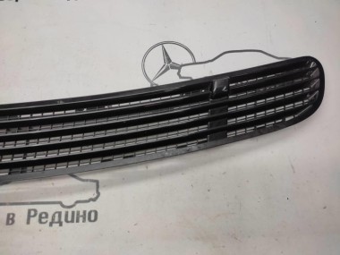Решетка капота MERCEDES-BENZ S-класс W220 рестайлинг (2002 - 2005) — Разборка Мерседес