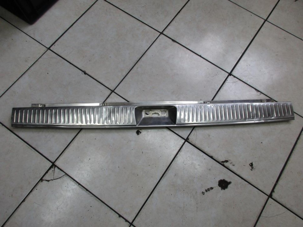 Накладка замка багажника MERCEDES-BENZ E-класс W210/S210 (1995 - 1999) фото 1 — Разборка Мерседес