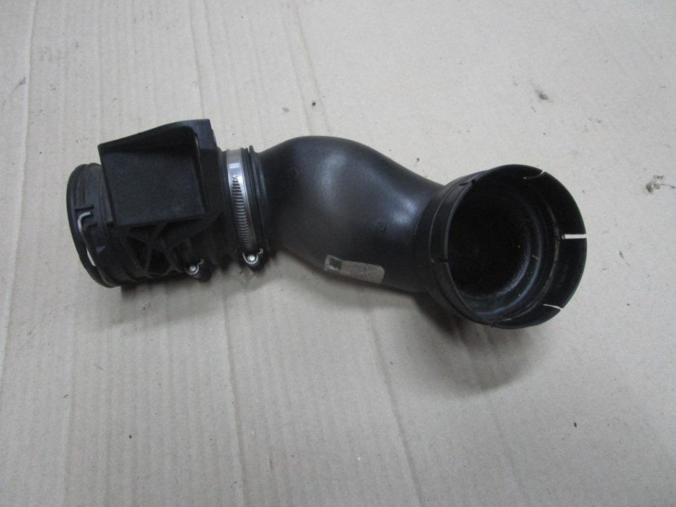 Патрубок интеркулера MERCEDES-BENZ C-класс W204/S204 (2006 - 2011) фото 1 — Разборка Мерседес