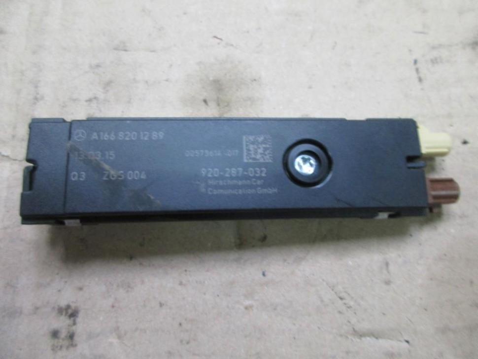 Усилитель антенны MERCEDES-BENZ S-класс W222/C217/A217 (2013 - 2017) фото 1 — Разборка Мерседес