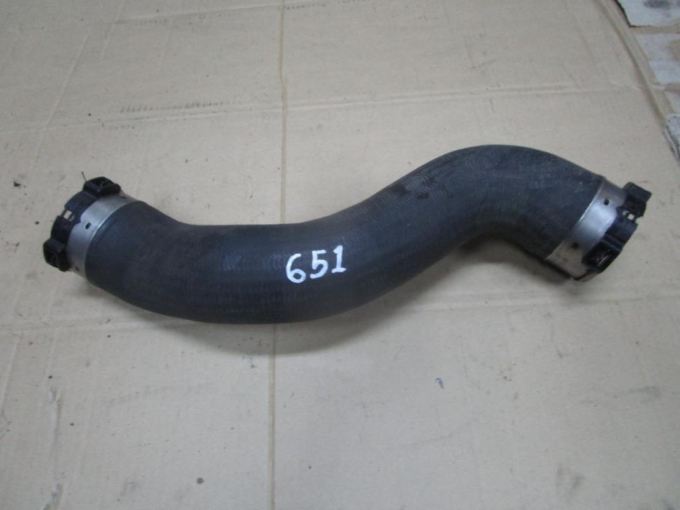 Патрубок интеркулера MERCEDES-BENZ E-класс W212/S212/C207/A207 рестайлинг (2013 - 2016) фото 1 — Разборка Мерседес