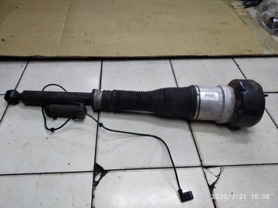 Пневмостойка задняя MERCEDES-BENZ S-класс W221 (2005 - 2009) фото 1 — Разборка Мерседес