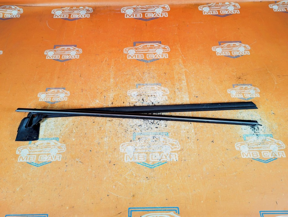 Молдинг стекла двери MERCEDES-BENZ CLK-класс C209/W209 (2002 - 2005) фото 1 &mdash; Разборка Мерседес