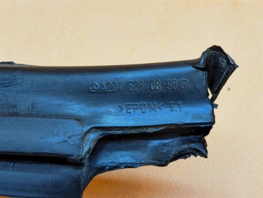 Уплотнитель моторного отсека MERCEDES-BENZ C-класс W204/S204/С204 рестайлинг (2011 - 2015) — Разборка Мерседес