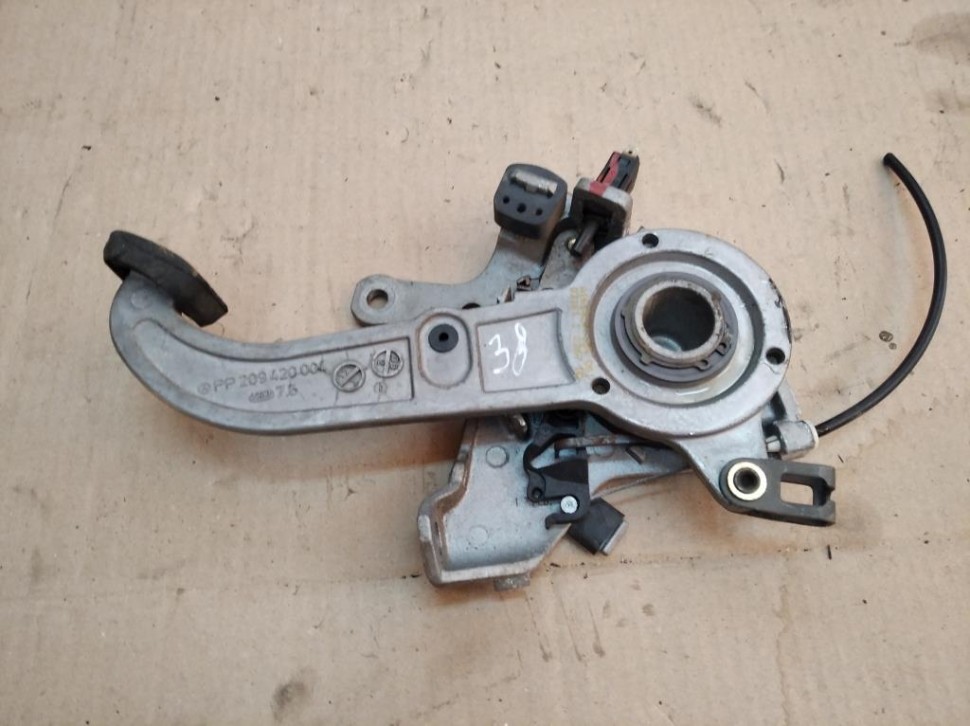 Педаль ручника MERCEDES-BENZ M-класс W163 рестайлинг (2001 - 2005) фото 1 — Разборка Мерседес