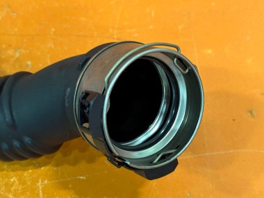 Патрубок интеркулера MERCEDES-BENZ A-класс W176 рестайлинг (2015 - 2018) — Разборка Мерседес