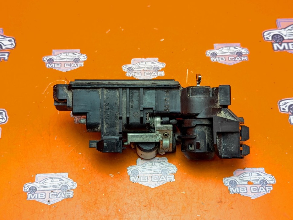 Кнопка открытия багажника MERCEDES-BENZ E-класс W211/S211 (2002 - 2006) фото 1 &mdash; Разборка Мерседес