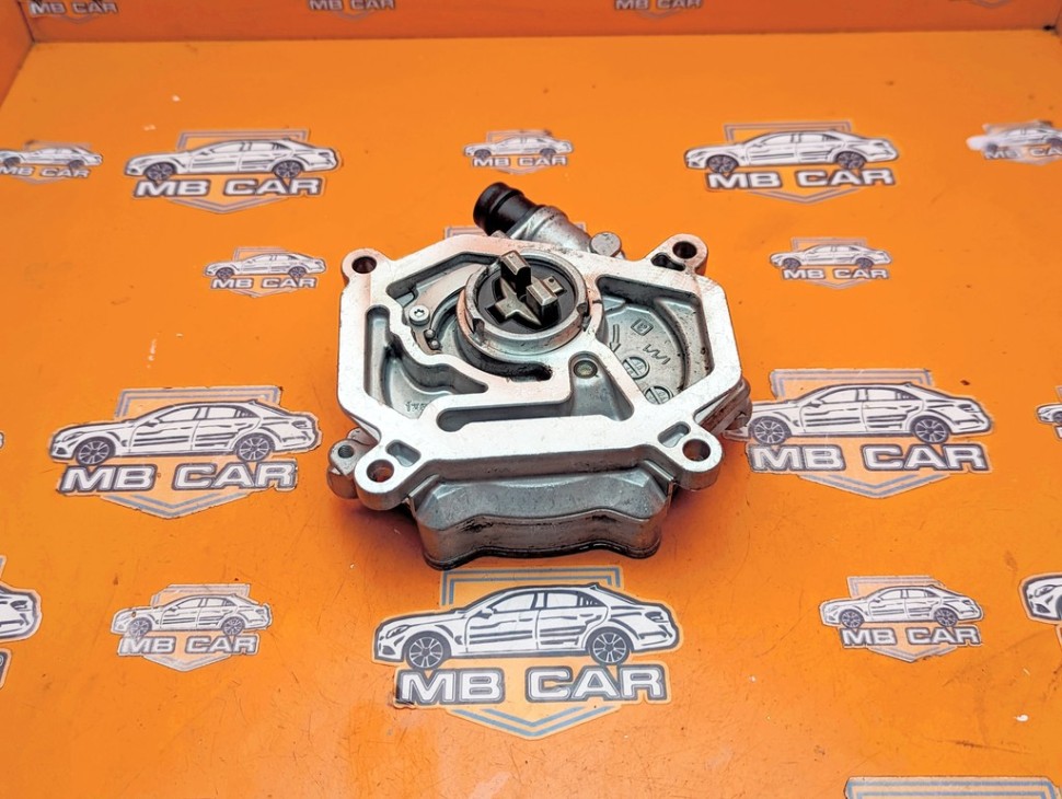 Насос вакуумный MERCEDES-BENZ A-класс AMG W176 (2013 - 2015) фото 1 — Разборка Мерседес