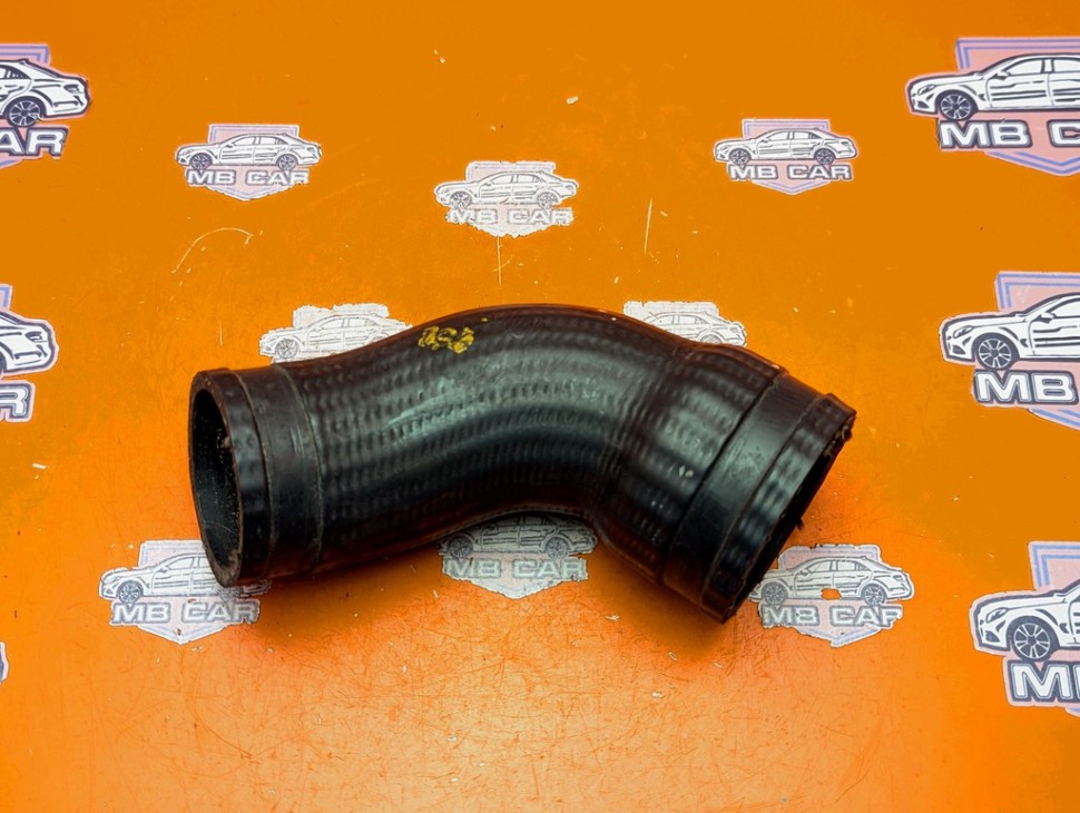 Патрубок интеркулера MERCEDES-BENZ Vito W638 (1996 - 2003) фото 1 — Разборка Мерседес