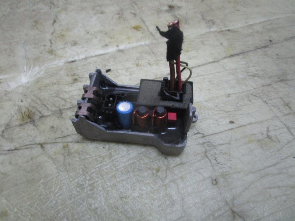 Реле моторчика печки MERCEDES-BENZ M-класс W163 рестайлинг (2001 - 2005) фото 1 &mdash; Разборка Мерседес