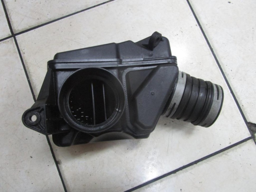 Резонатор воздушного фильтра MERCEDES-BENZ C-класс W204/S204 (2006 - 2011) фото 1 &mdash; Разборка Мерседес