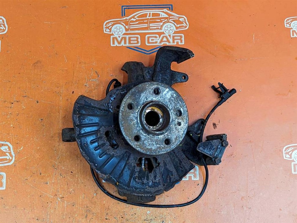 Кулак поворотный передний правый MERCEDES-BENZ M-класс W163 рестайлинг (2001 - 2005) фото 1 — Разборка Мерседес