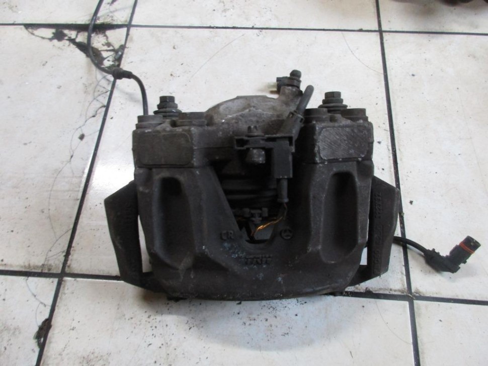 Суппорт передний правый MERCEDES-BENZ E-класс W212/S212/C207/A207 (2009 - 2013) фото 1 — Разборка Мерседес