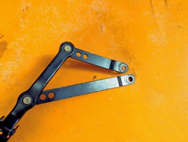 Поводок дворников MERCEDES-BENZ M-класс W166 (2011 - 2015) &mdash; Разборка Мерседес