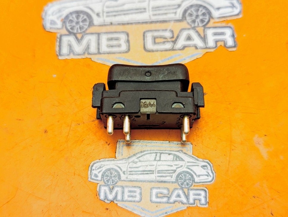 Кнопка стеклоподъемников MERCEDES-BENZ E-класс W124/S124/C124/A124 (1984 - 1997) фото 1 — Разборка Мерседес
