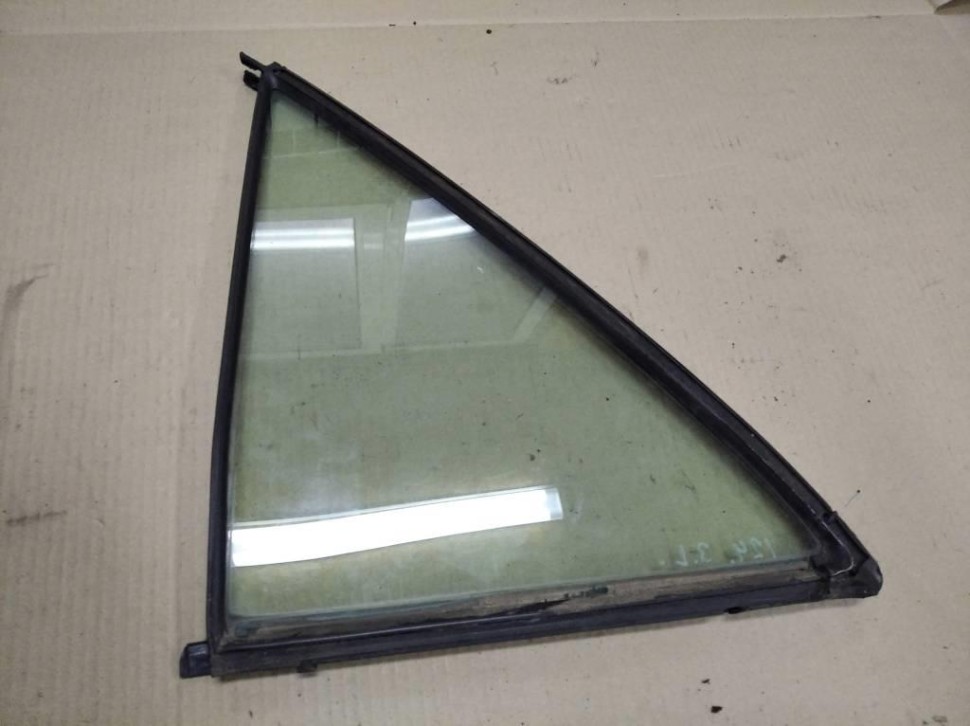 Стекло заднее левое MERCEDES-BENZ E-класс W124/S124/C124/A124 (1984 - 1997) фото 1 — Разборка Мерседес