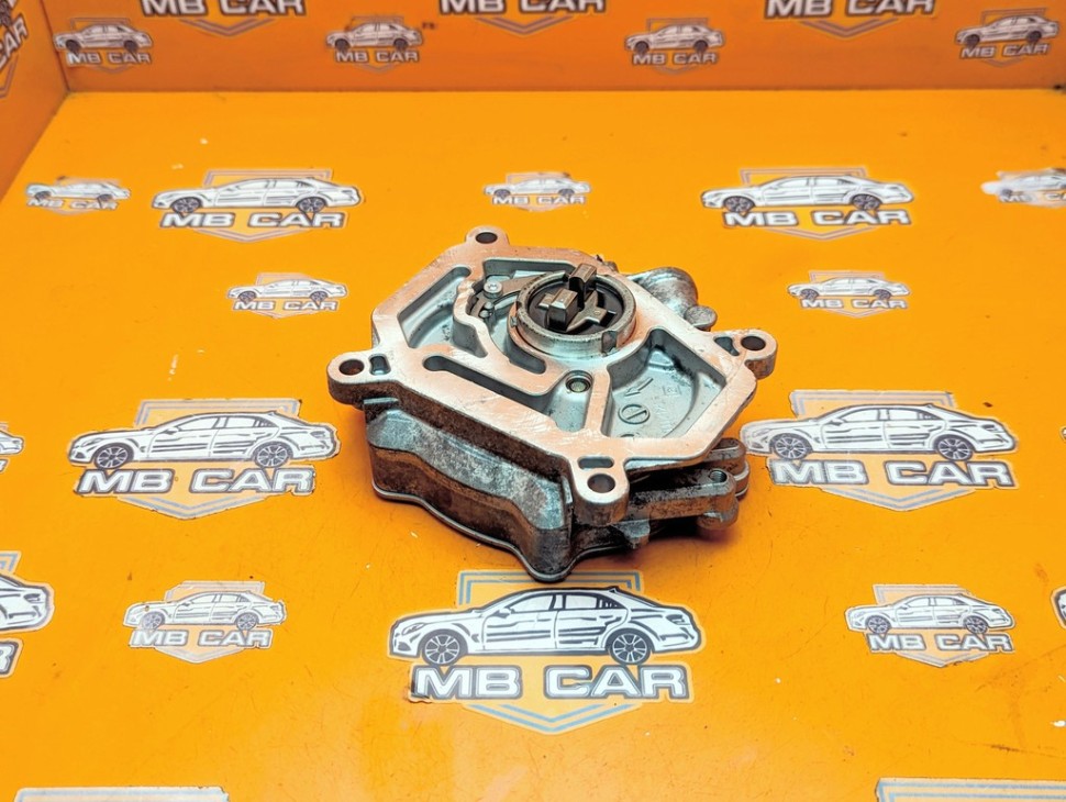 Насос вакуумный MERCEDES-BENZ C-класс W205/S205/C205/A205 (2014 - 2018) фото 1 — Разборка Мерседес