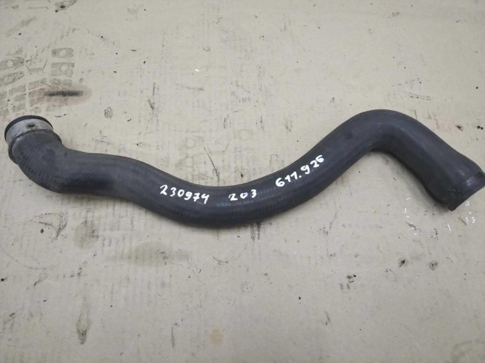 Патрубок радиатора MERCEDES-BENZ C-класс W203/S203/CL203 (2000 - 2004) фото 1 — Разборка Мерседес