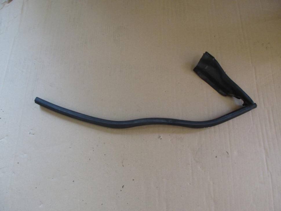 Уплотнитель моторного отсека MERCEDES-BENZ E-класс W212/S212/C207/A207 (2009 - 2013) фото 1 — Разборка Мерседес