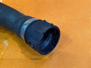 Патрубок радиатора MERCEDES-BENZ GLS-класс X166 (2015 - 2019) — Разборка Мерседес