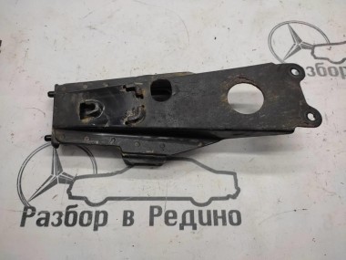 Кронштейн MERCEDES-BENZ Vito W638 (1996 - 2003) — Разборка Мерседес