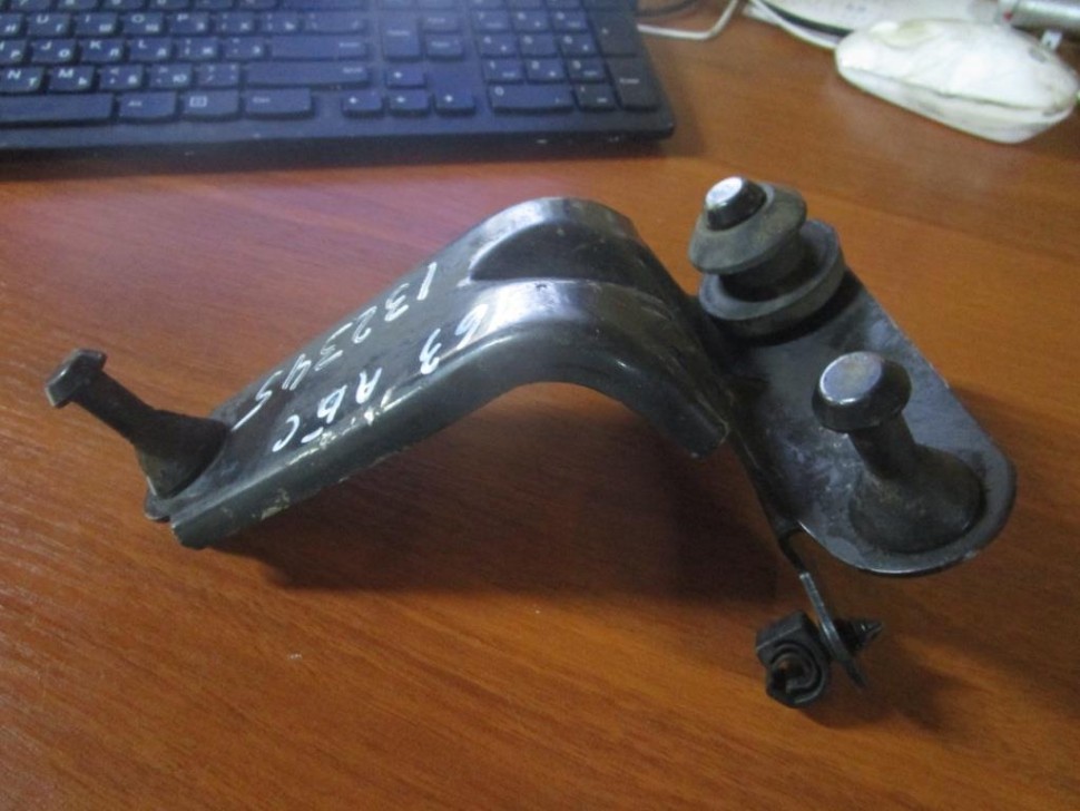 Кронштейн блока ABS М MERCEDES-BENZ M-класс W163 рестайлинг (2001 - 2005) фото 1 — Разборка Мерседес