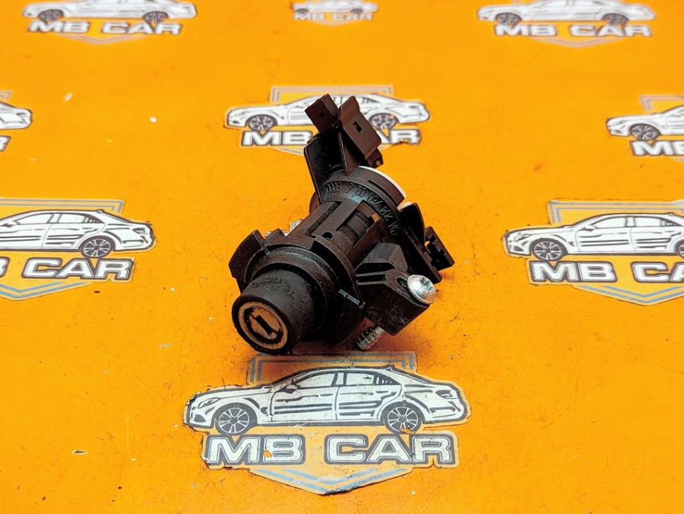 Личинки дверей MERCEDES-BENZ C-класс W204/S204/С204 рестайлинг (2011 - 2015) фото 1 &mdash; Разборка Мерседес