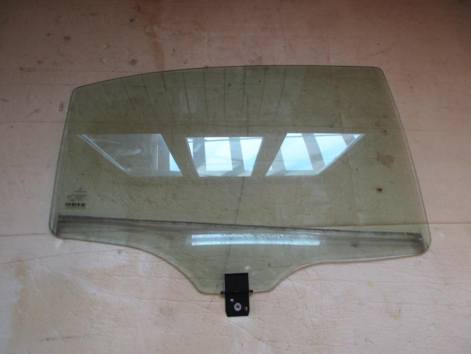 Стекло заднее правое MERCEDES-BENZ S-класс W221 (2005 - 2009) фото 1 — Разборка Мерседес