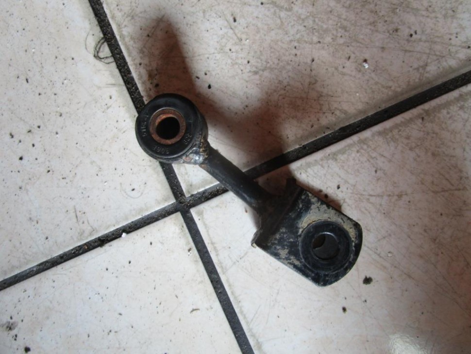 Стойка стабилизатора MERCEDES-BENZ Sprinter W901-905 (1995 - 2006) фото 1 — Разборка Мерседес