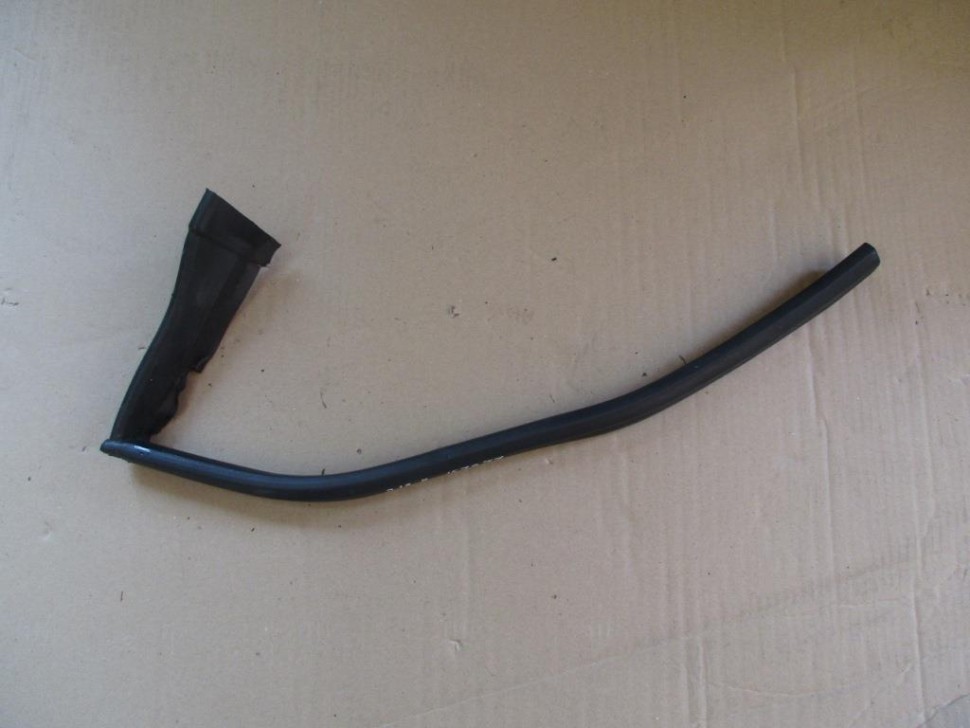 Уплотнитель капота MERCEDES-BENZ E-класс W212/S212/C207/A207 (2009 - 2013) фото 1 — Разборка Мерседес