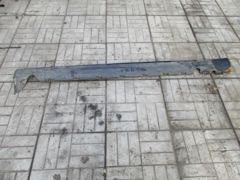 Порог пластиковый правый MERCEDES-BENZ W124 W124/S124/C124/A124 (1984 - 1993) фото 1 — Разборка Мерседес