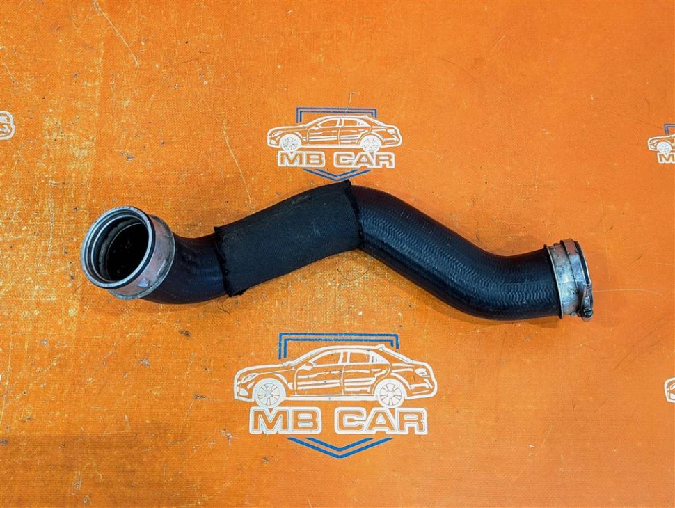 Патрубок интеркулера MERCEDES-BENZ E-класс W211/S211 (2002 - 2006) фото 1 — Разборка Мерседес