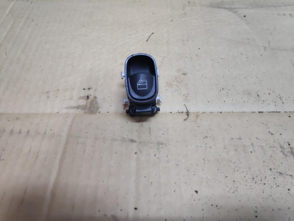 Кнопка стеклоподъемников MERCEDES-BENZ CLK-класс C209/W209 (2002 - 2005) фото 1 — Разборка Мерседес