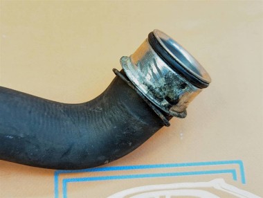 Патрубок радиатора MERCEDES-BENZ C-класс W203/S203/CL203 (2000 - 2004) — Разборка Мерседес