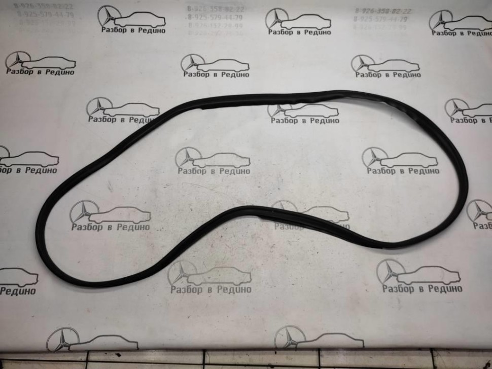 Уплотнитель крышки багажника MERCEDES-BENZ S-класс W220 рестайлинг (2002 - 2005) фото 1 — Разборка Мерседес