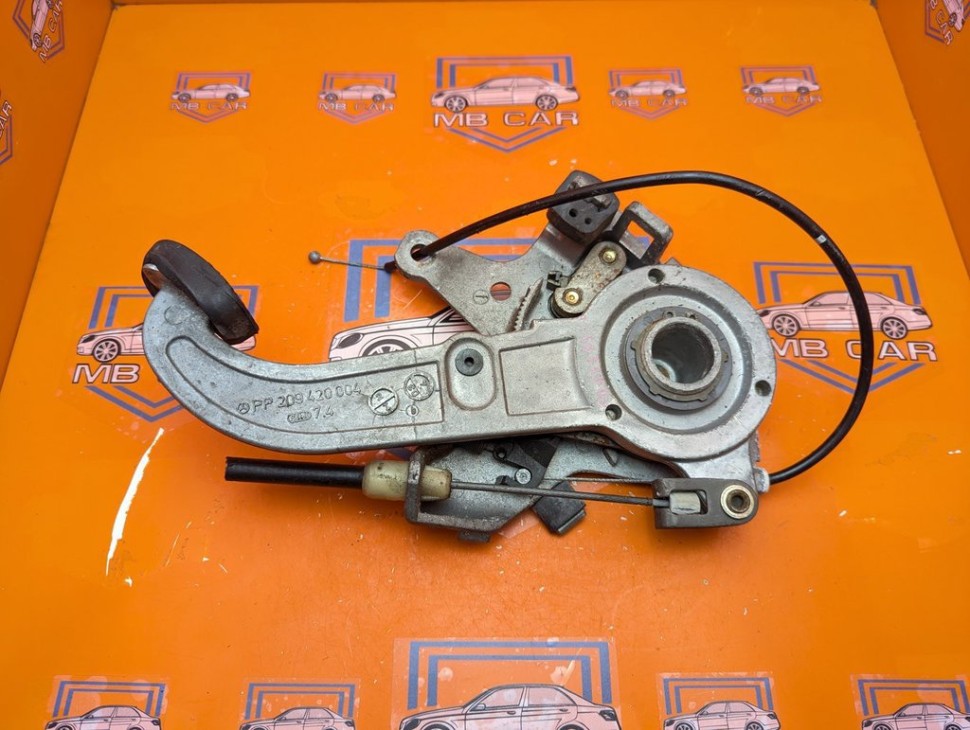 Педаль ручника MERCEDES-BENZ E-класс W211/S211 (2002 - 2006) фото 1 &mdash; Разборка Мерседес