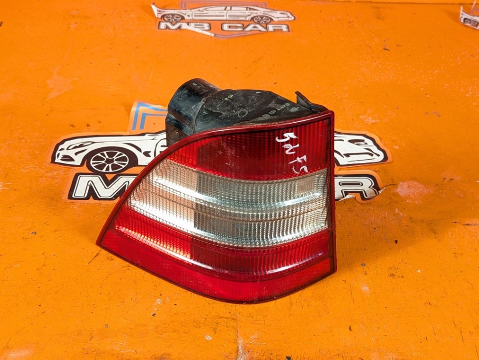Фонарь задний левый MERCEDES-BENZ M-класс W163 (1997 - 2001) фото 1 &mdash; Разборка Мерседес